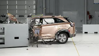 2019 Hyundai Nexo driver-side small overlap IIHS crash test
