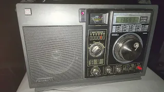 Vintage Panasonic RF-B300 receiver on Radio New Zealand relay of BBC World Service 13690 kHz SWL
