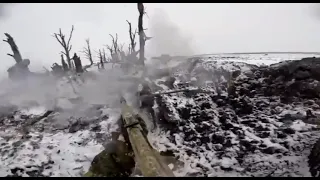 [Helmet CAM] Assault of Ukrainian soldiers on a Russian trench