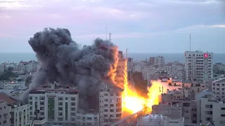 Missile israeliano distrugge la "Palestine Tower" nel centro di Gaza