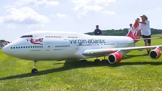 GIGANTIC XXXL RC MODEL AIRPLANE BOEING 747 IN FLIGHT FORMATION WITH TWO RC CONCORDE