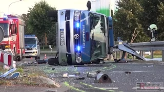 [UNGLÜCK AUF EINSATZFAHRT] - Tragischer Unfall zwischen RTW & Streifenwagen -