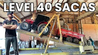 Levando Soja no Silo com o MF 4707 | Estada muito ruim