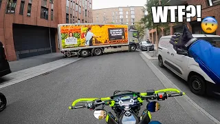 LKW WENDET MITTEN AUF DER STRAßE?!