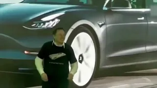 Танцующий Илон Маск в Шанхае на презентации Tesla Model 3