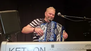 Peter å Conny Brodin i Sätila Bygdegård 16/11 2022.