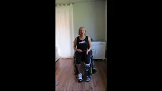 Rollstuhl- und Hockergymnastik mit dem Rubberband