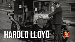 Driving a cab in 1920s New York - Harold Lloyd