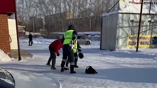 Инспекторы ДПС, ГИБДД,жестко скрутили пешехода за нарушение ПДД.