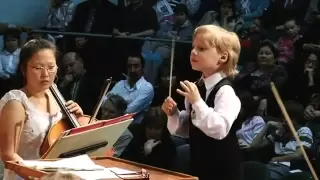 EXTRAORDINARIO DIRECTOR DE ORQUESTA DE 7 AÑOS