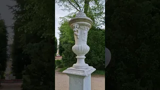 Marmor Vase am Wiesenweg - Nähe der Wiesenbrücke auch "Mondbrücke"  genannt - Park Sanssouci Potsdam