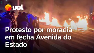 Manifestantes incendeiam barricada e fecham via em protesto por moradia em São Paulo