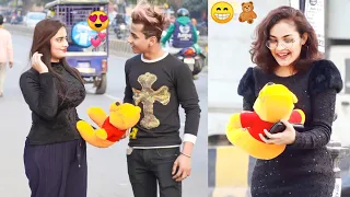 GIVING🧸TEDDY TO STRANGERS |TEDDY DAY