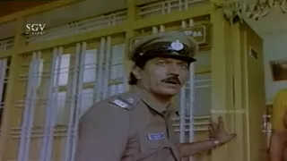 Rowdies Comes in Police Getup And Kills Witness | Devaraj | Aavesha Kannada Movie Scene