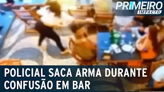 Policial civil saca arma durante confusão em bar no DF | Primeiro Impacto (10/05/22)