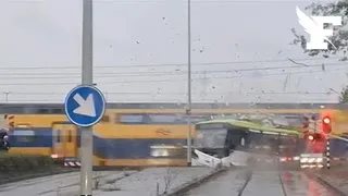 🔴Un train percute un bus aux Pays-Bas