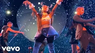 Ariana Grande - Santa Tell Me (Live at The Sweetener World Tour)