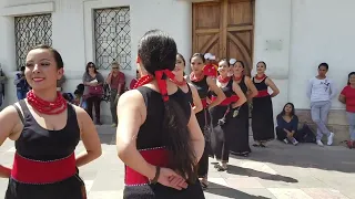 Fandango ecuatoriano - coreografía basada en la danza tradicional.