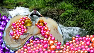 How lucky! The girl pried open a giant mussel and harvested an astonishing amount of dazzling pearls