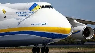 World's Largest Plane Lands In Australia Carrying A Massive Payload