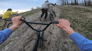 DOWNHILL на BMX| УПАЛ В ГРЯЗЬ| ЖЕСТЬ в СКЕЙТПАРКЕ| BMX VLOG