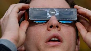 NYC public libraries start handing out eclipse glasses
