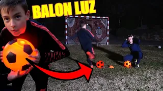 RETO BALON DE FUTBOL CON LUZ POR LA NOCHE