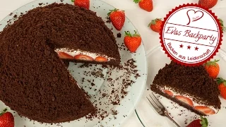 Mole cake - chocolate cake with strawberries and white cream / molehill / Evas Backparty