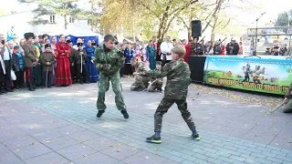 Сибирский Вьюн - показательное выступление в Нарымском сквере