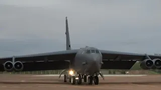 🇺🇸 B-52 Bombers Land Without Chutes While Diverting To RAF Fairford 14/09/23