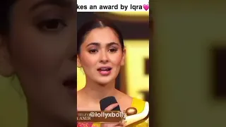 hania amir takes a award by iqra azeez 😍😍😘😘