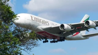A380 Emirates Landing at Heathrow Airport (Dubai DXB-LHR London)