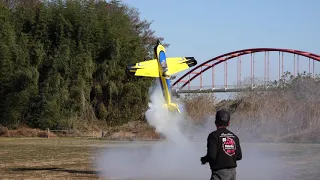 巨大アクロラジコン飛行機　隣の飛行場に行ってみたら凄いのが飛んでいた！