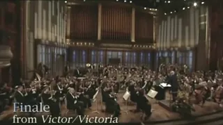 John Williams Conducts Finale from Victor Victoria (Henry Mancini)