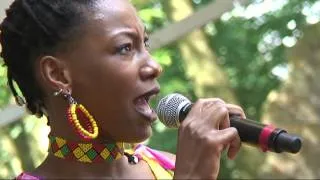 Fatoumata Diawara - B - LIVE at Afrikafestival Hertme 2010