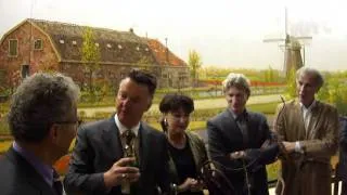 Louis van Gaal doopt eigen tulp