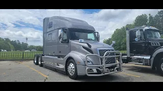 2023 Volvo VNL 860 Globe Trotter Walk-Around