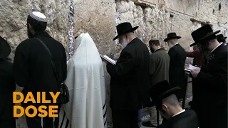 Thousands of Prayer Notes Removed from Western Wall