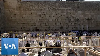 Passover Prayers at Jerusalem’s Western Wall