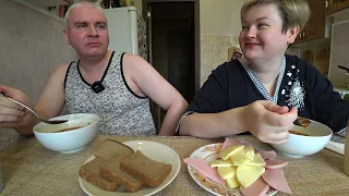 Мукбанг куча КРИТИКИ 🤷‍♀️ и не капли БЛАГОДАРНОСТИ 😥 от мужа! ПРОБУЕМ суп 🍲 и бутерброды на обед