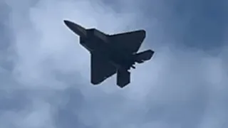 F-22 EXTREME maneuverability at Orlando Airshow @F22DemoTeam