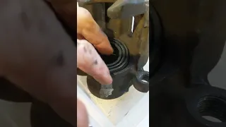 2 piston brake caliper rebuild: seals and dust boots. Mitsubishi Pajero / Montero (applies to all)