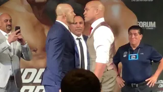 Chuck Liddell JUMPS AT vs Tito Ortiz TRASH TALK  FACE OFF