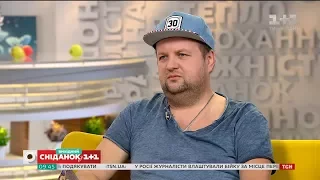 Лідер гурту "ТІК" Віктор Бронюк презентував кліп "Волошки" у студії Сніданку