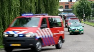 Grote optocht van brandweer, politie en ambulance tijdens Almeerse brandweerdag