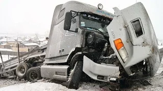 Best truck crashes, truck accident compilation 2015 Part 3