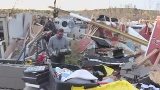 Nebraska residents continuing to sift through what's left of their homes after tornado