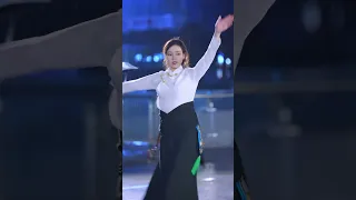 拥珍💕在雨中起舞的藏族姑娘💃🌧💃