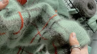 FEW PEOPLE KNOW THIS simple method. How to knit plaid perfectly.