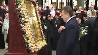 Віктор Янукович молиться за народ України 28.07.2009